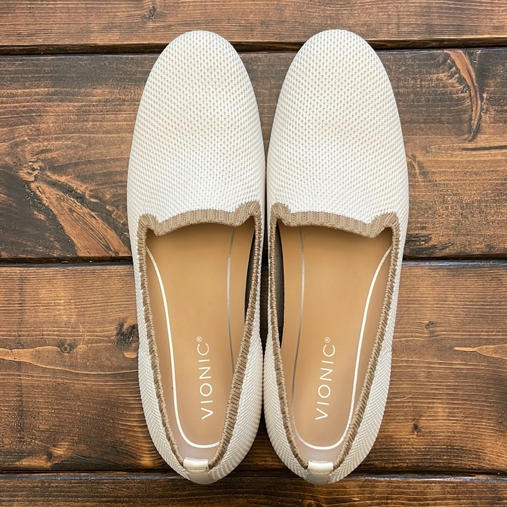 Vionic Size 8 Color: white.